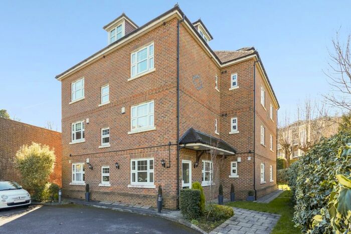 2 Bedroom Flat To Rent In Churchview Close Caterham, CR3