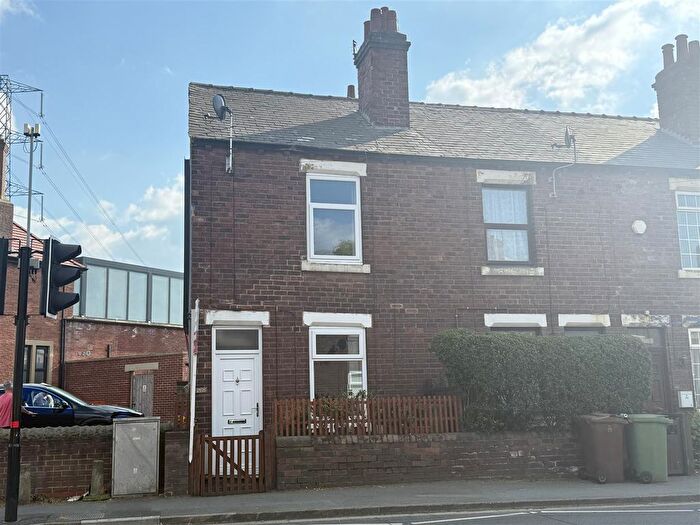 2 Bedroom Property To Rent In Wakefield Road, Ossett, WF5