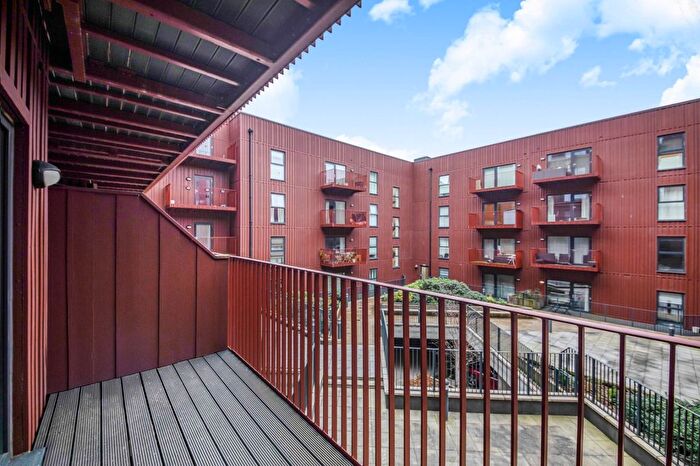 3 Bedroom Flat To Rent In Wotton Court, Woolwich, SE18