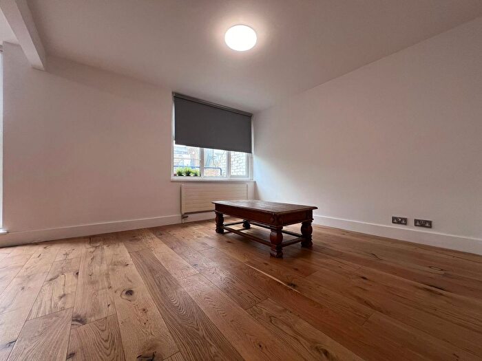3 Bedroom Flat To Rent In Droop Street, London, W10