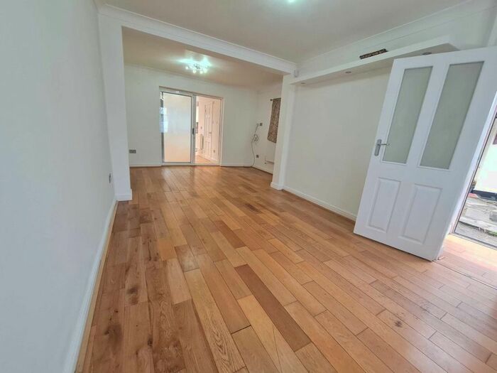 2 Bedroom Semi-Detached House To Rent In Kingsmead Drive, Northolt, UB5