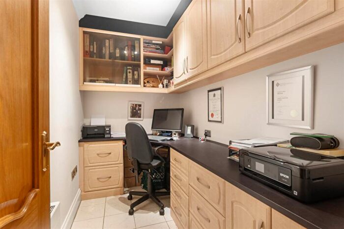2 Bedroom Duplex For Sale In Warwick Road, Stratford-Upon-Avon, CV37