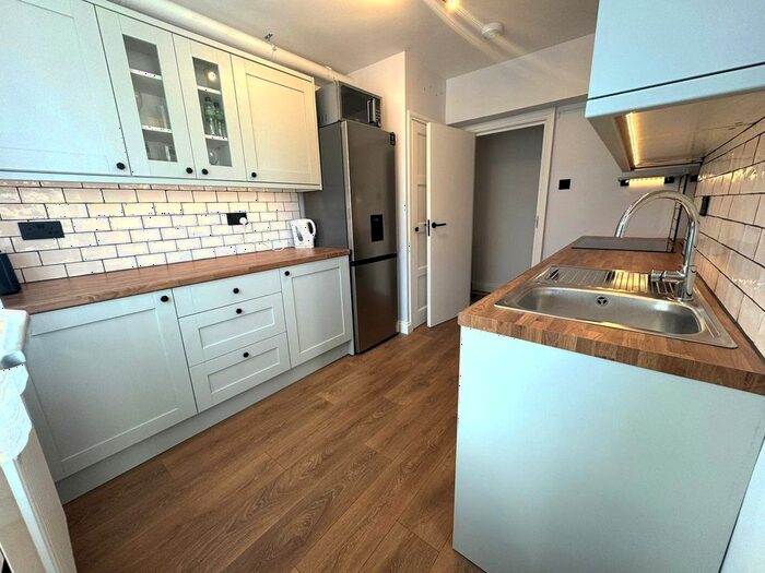 3 Bedroom Flat To Rent In Cornwall Road, London, N15