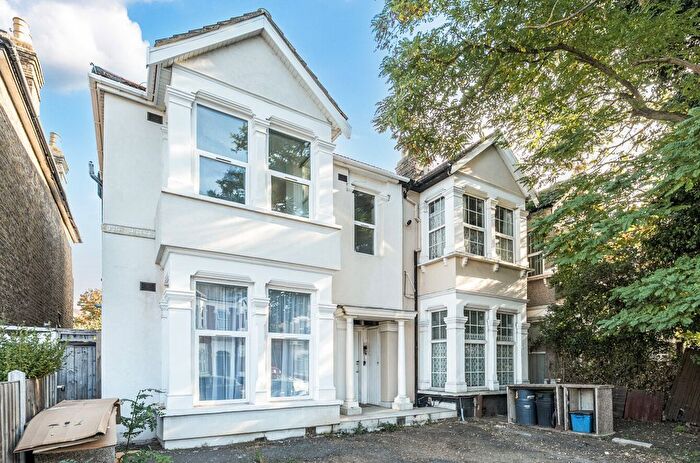 1 Bedroom Flat For Sale In The Drive, Ilford, IG1
