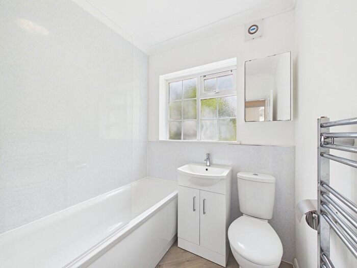 2 Bedroom Flat To Rent In High Street, Tarring, BN14