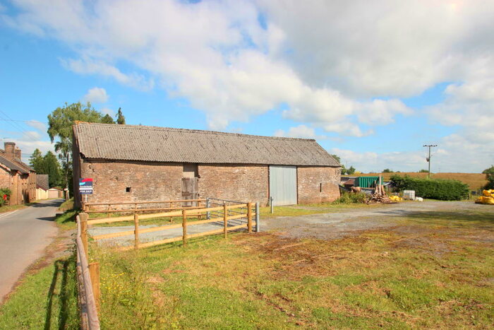 5 Bedroom Barn Conversion For Sale In Barns At Bagwyllydiart Orcop Hereford, HR2