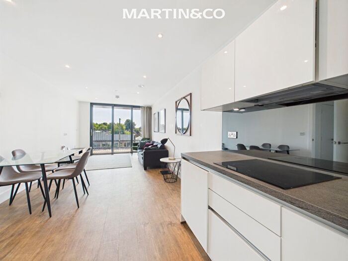 2 Bedroom Flat For Sale In Fairfield Avenue, Staines, TW18