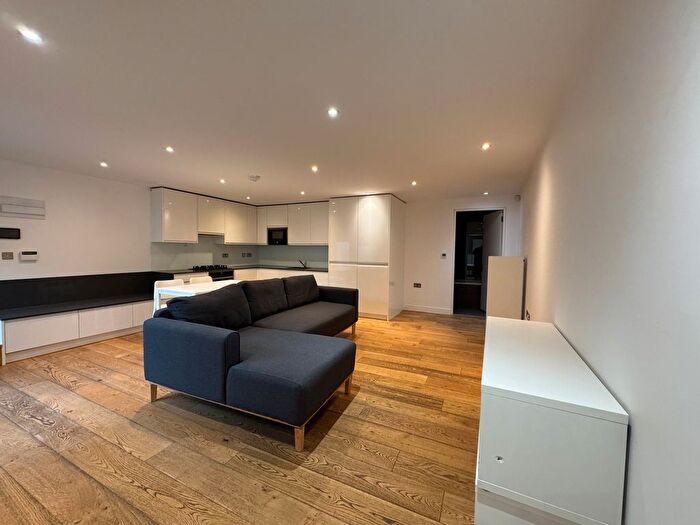 1 Bedroom Flat To Rent In Wandsworth Road, London, SW8