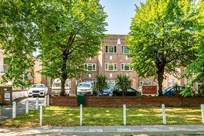 2 Bedroom Flat For Sale In Peckham Rye, Southwark, London, SE22