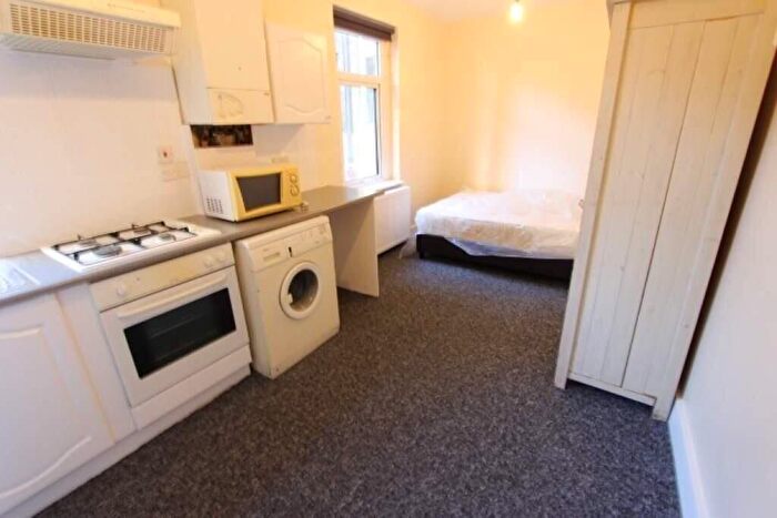 Studio To Rent In North End Road, London, W14