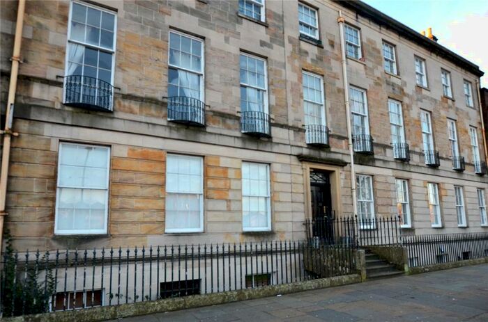 2 Bedroom Flat To Rent In Carlton Place, City Centre, Glasgow, G5