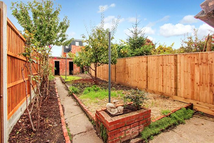 3 Bedroom End Of Terrace House For Sale In Manor Road, Yeovil, BA20