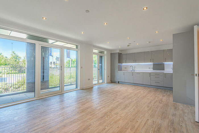 2 Bedroom Apartment To Rent In Willow Court, Headington, OX3