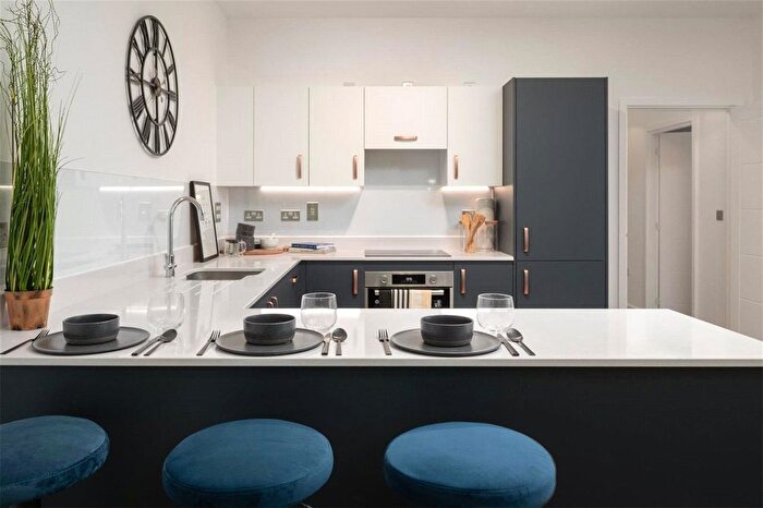 2 Bedroom Flat To Rent In Walton Court, Walton-On-Thames, KT12