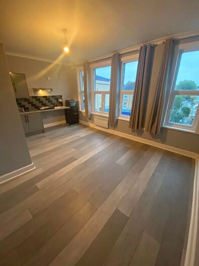 1 Bedroom Studio To Rent In Room Lea Bridge Road, Leyton, E10