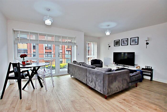 2 Bedroom Flat For Sale In Darwin House, Holmesley Road, Borehamwood, WD6
