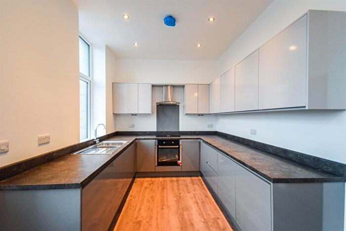 2 Bedroom Flat To Rent In Otley Road, Shipley, BD18