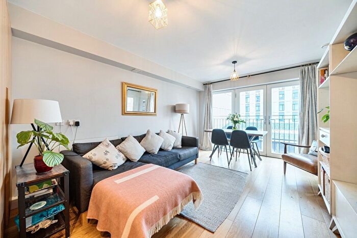 2 Bedroom Flat For Sale In Chatfield Road, Battersea, London, SW11