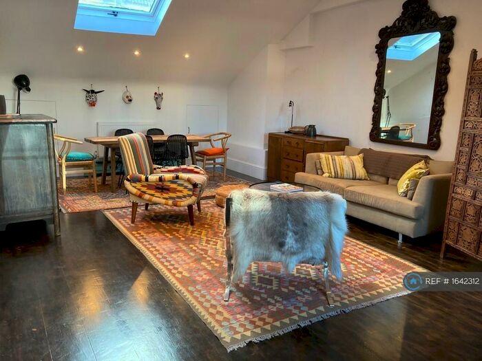 2 Bedroom Flat To Rent In The Old Fire Stataion, London, SE11