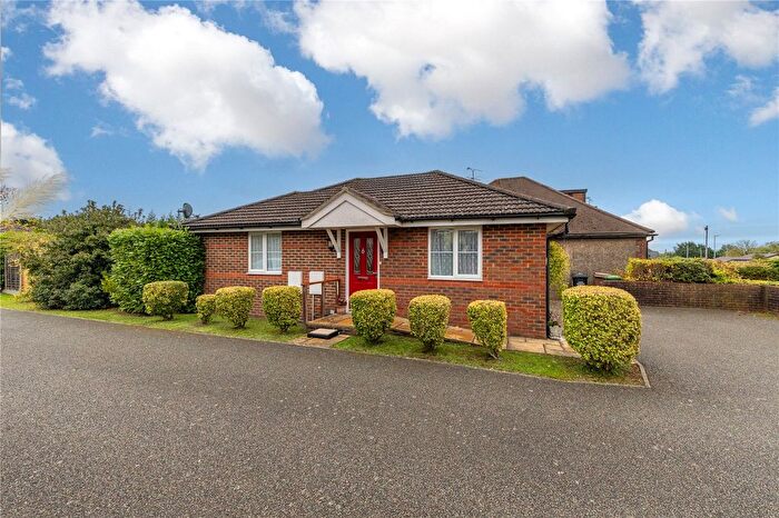 2 Bedroom Bungalow For Sale In Ashcroft Road, Luton, Bedfordshire, LU2