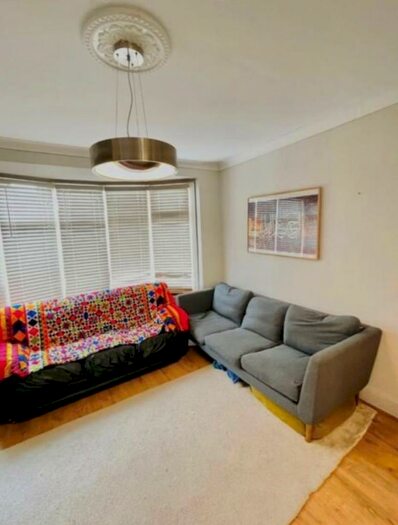 4 Bedroom Detached House To Rent In Hall Lane, London, E4