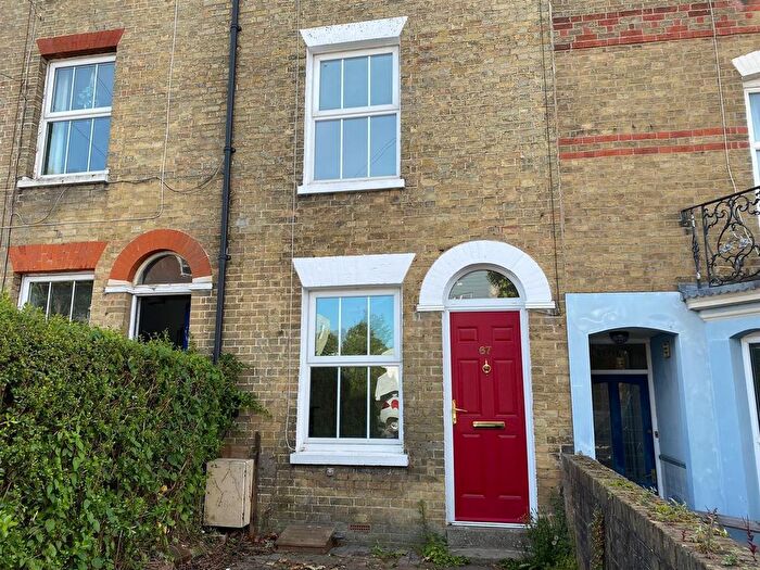 4 Bedroom Terraced House To Rent In Victoria Road, Cowes, PO31