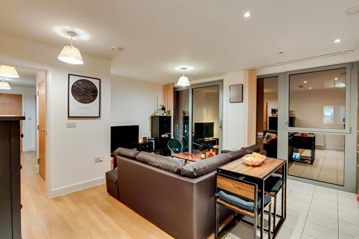 1 Bedroom Apartment For Sale In Heron Place, Silvertown, E16