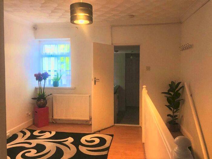 2 Bedroom Flat To Rent In Netley Road, Ilford, IG2