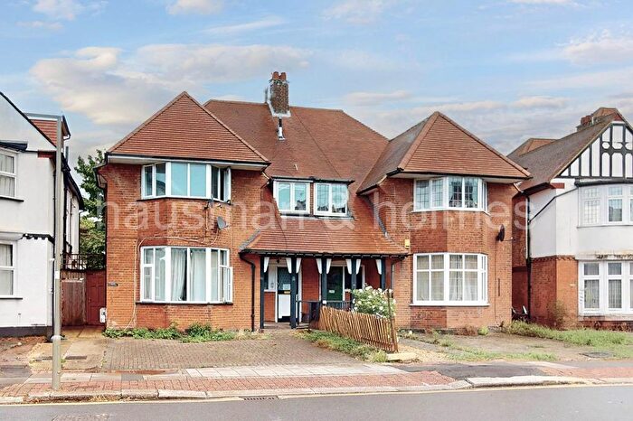 2 Bedroom Maisonette For Sale In Golders Green Crescent, NW11