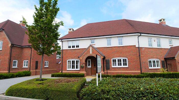 3 Bedroom Semi-Detached House To Rent In Calvert Link, Faygate, Horsham, RH12