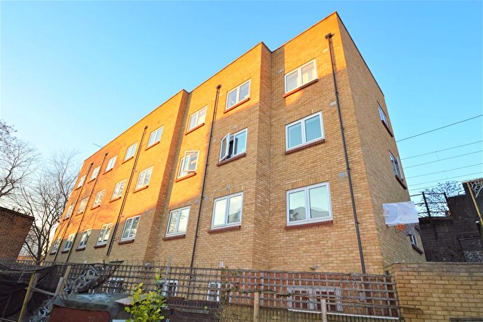 2 Bedroom Flat To Rent In Campbell Road, London, E3