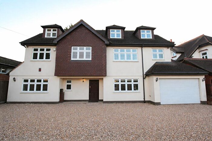 6 Bedroom Detached House To Rent In Burntwood Avenue, RM11