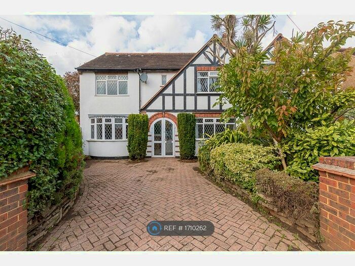 5 Bedroom Semi-Detached House To Rent In Windsor Road, Worcester Park, KT4