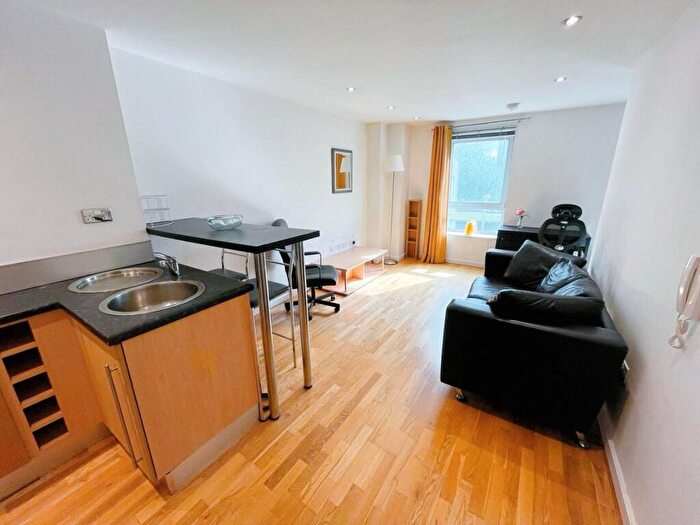 1 Bedroom Flat To Rent In Bonaire, Gotts Road, Leeds, LS12