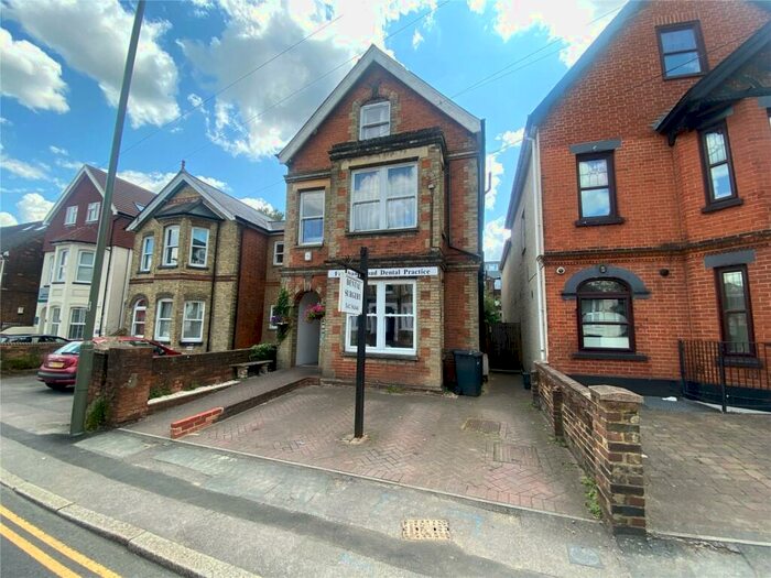 2 Bedroom Apartment To Rent In Farnham Road, Guildford, Surrey, GU2