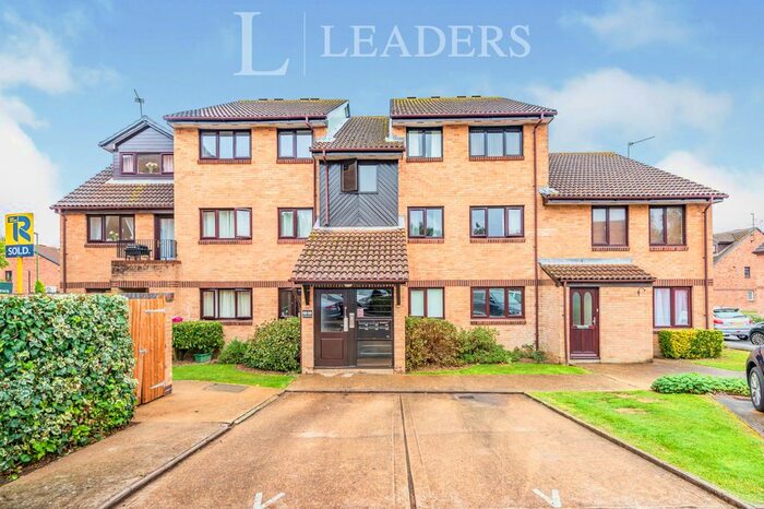 2 Bedroom Flat To Rent In Manor Fields, Horsham RH13