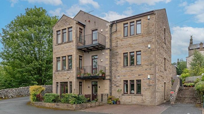 3 Bedroom Apartment For Sale In Bowerley Gardens, Langcliffe, BD24