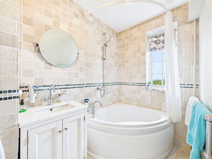 3 Bedroom Flat To Rent In Richmond Hill Court, Richmond, TW10