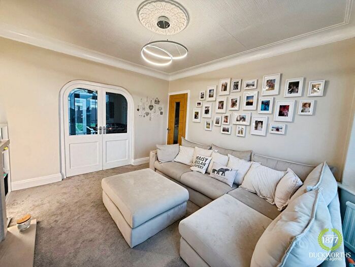 3 Bedroom Semi-Detached House For Sale In Rossendale Road, Burnley, BB11