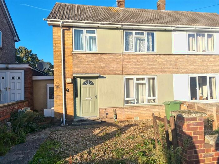 3 Bedroom Semi-Detached House To Rent In Ollard Avenue, Wisbech, PE13