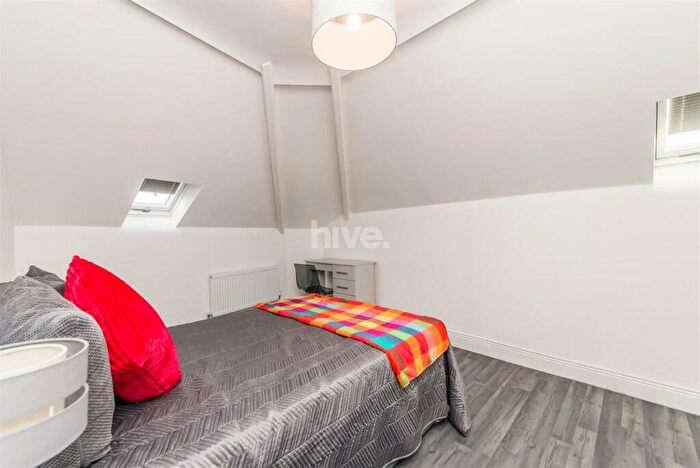 2 Bedroom Apartment To Rent In Simonside Terrace, Heaton, Newcastle Upon Tyne, NE6
