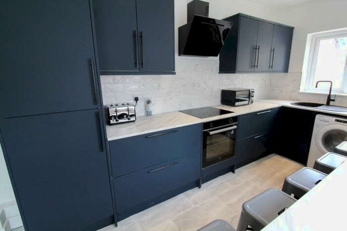 5 Bedroom House To Rent In Lawrence Road, Southsea, Hampshire, PO5