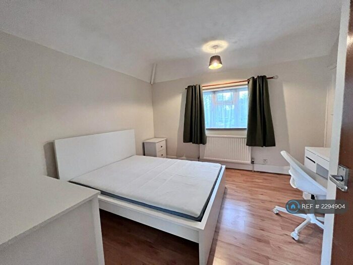 6 Bedroom Semi-Detached House To Rent In Begbrook Lane, Bristol, BS16