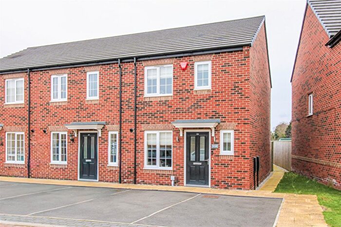 3 Bedroom Town House For Sale In Oak Way, Normanton, WF6