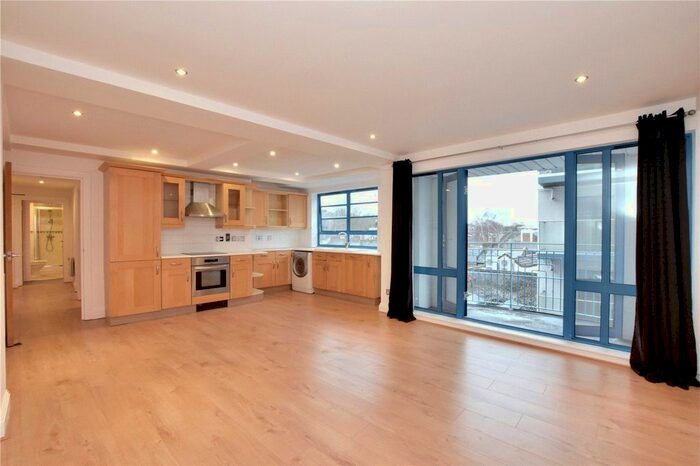 2 Bedroom Flat To Rent In The Plaza, Vanbrugh Hill, Greenwich, London, SE10