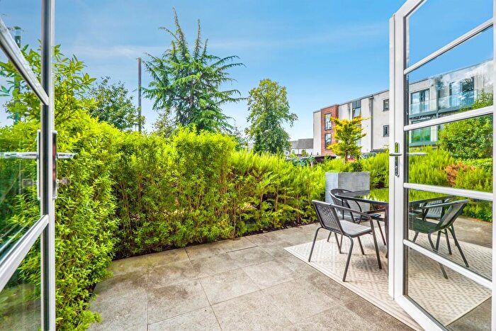 1 Bedroom Apartment For Sale In Romilly Crescent, Cardiff, CF11