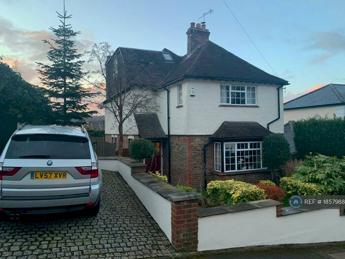 5 Bedroom Detached House To Rent In Upper Bridge Road, Redhill, RH1