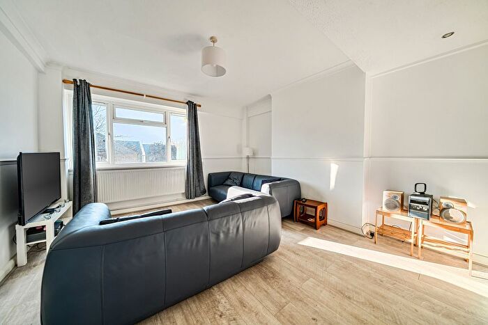 2 Bedroom Flat For Sale In Longfield Estate, London, SE1