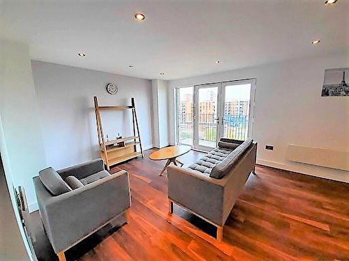 2 Bedroom Apartment To Rent In Rivergate House, Wilburn Basin, M5