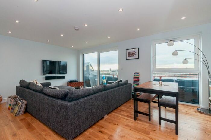 2 Bedroom Flat To Rent In New York Road, Leeds, LS2